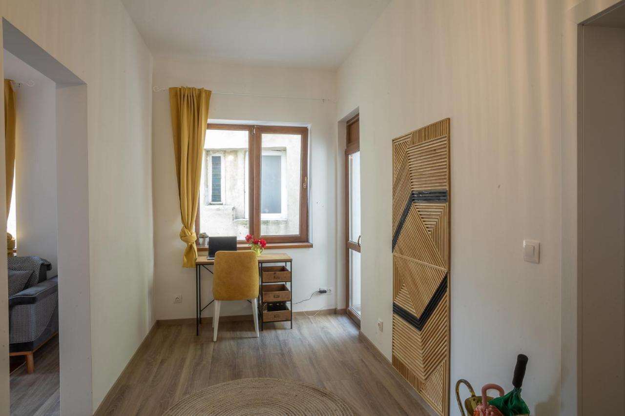Linden House - A Lovely Apartment In Central Варна Экстерьер фото