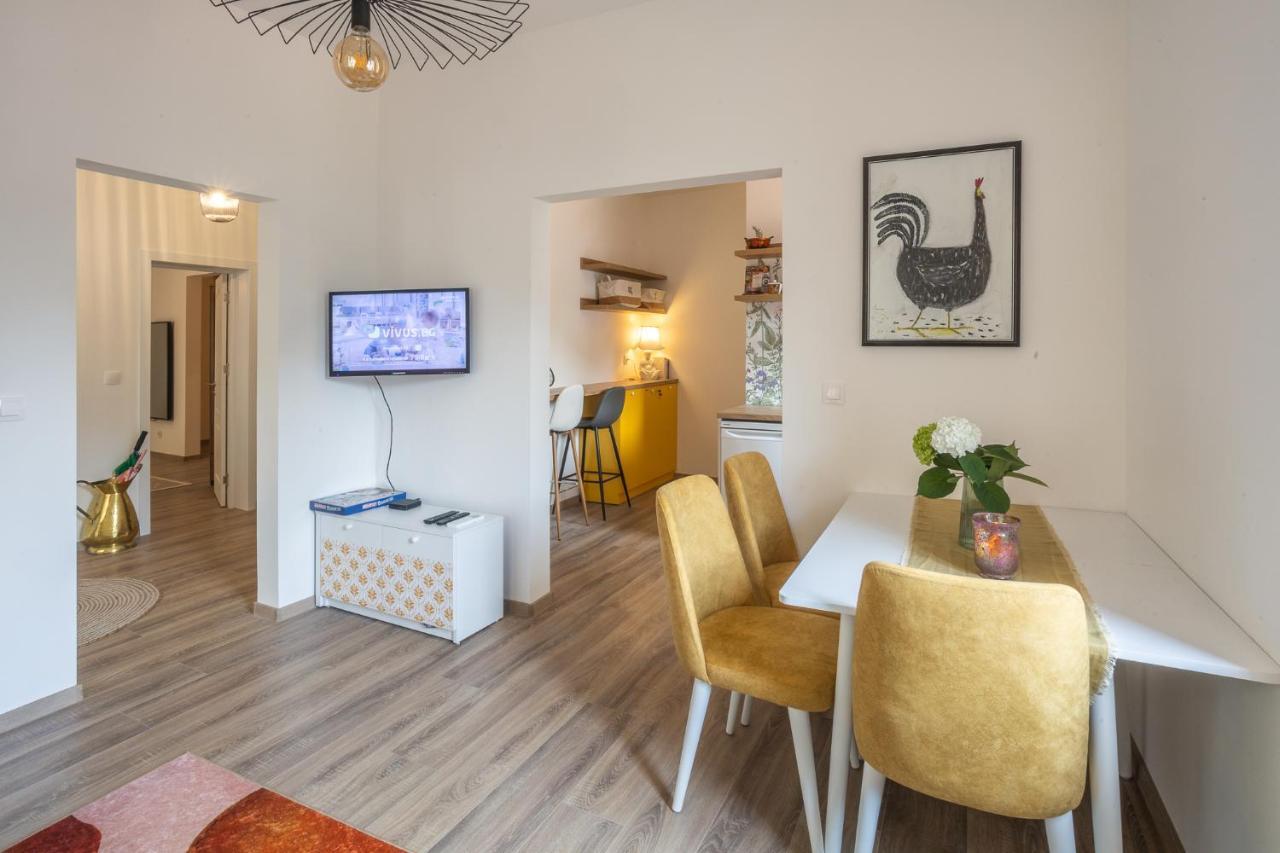 Linden House - A Lovely Apartment In Central Варна Экстерьер фото