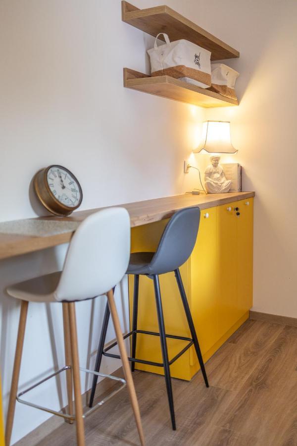 Linden House - A Lovely Apartment In Central Варна Экстерьер фото